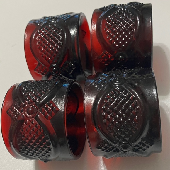 4 Napkin Rings - Picture 1 of 9